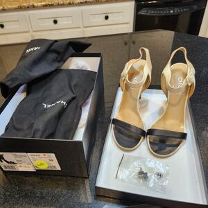 Chanel Women's Black and Cream Sandals